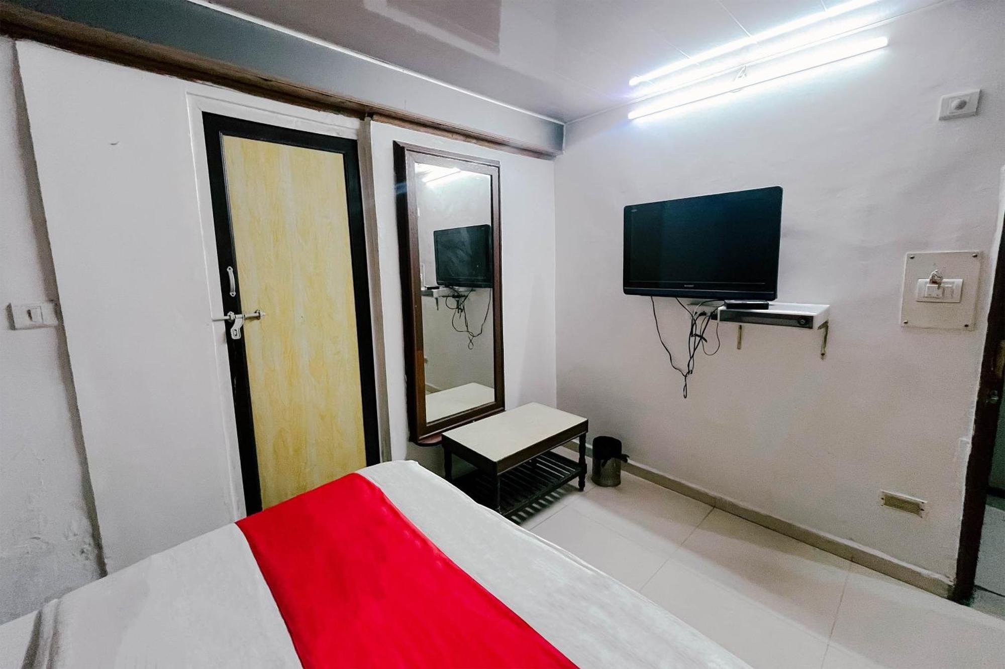 OYO 44310 Maninagar Residency Hotell Watuwa Exteriör bild