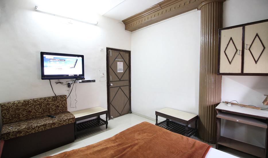OYO 44310 Maninagar Residency Hotell Watuwa Exteriör bild